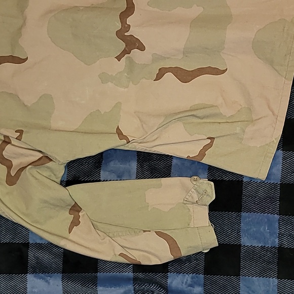 Desert Camo button-up shirt-jacket. Field coat.  4 pockets.  Military issue.  L. - Picture 9 of 11